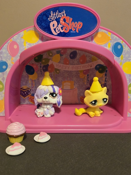 Littlest Pet Shop Other - Littlest Pet Shop Birthday Playset with Party Pets And Accessories
